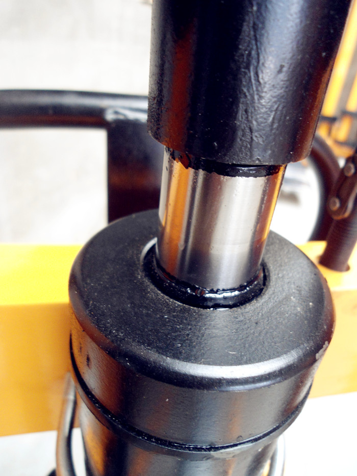 液壓堆高車(chē)油缸展示 液壓堆高車(chē)油缸展示