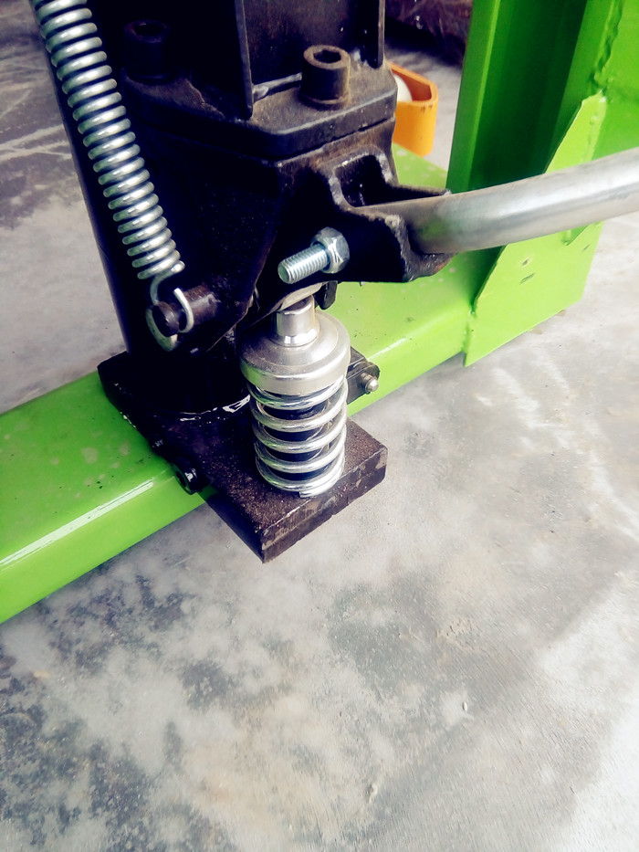 手動(dòng)液壓堆高車(chē)彈簧展示 手動(dòng)液壓堆高車(chē)彈簧展示