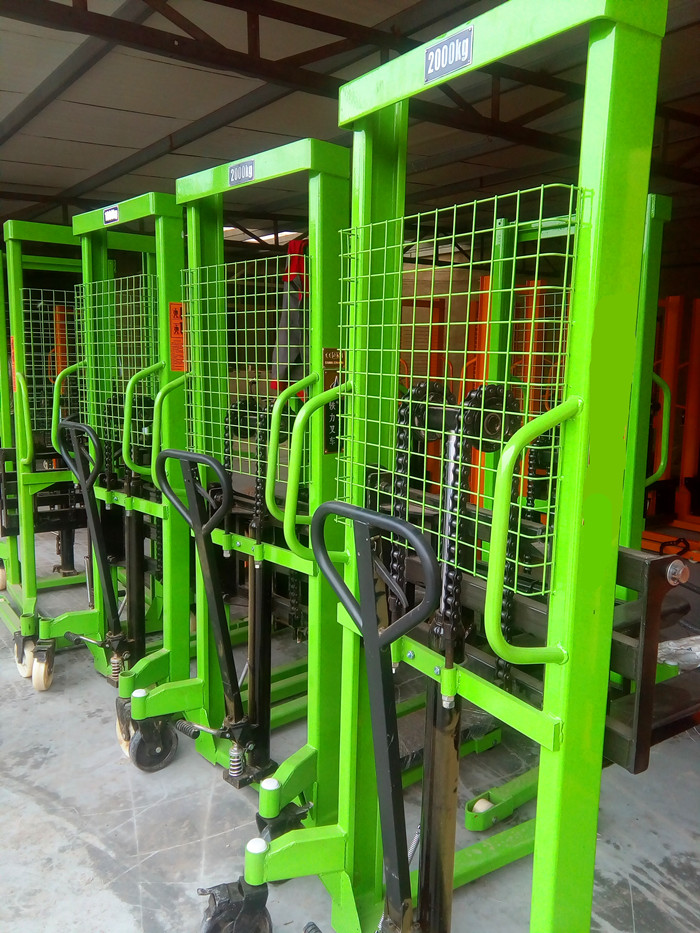 手動(dòng)液壓堆高車(chē)產(chǎn)品展示 手動(dòng)液壓堆高車(chē)產(chǎn)品展示