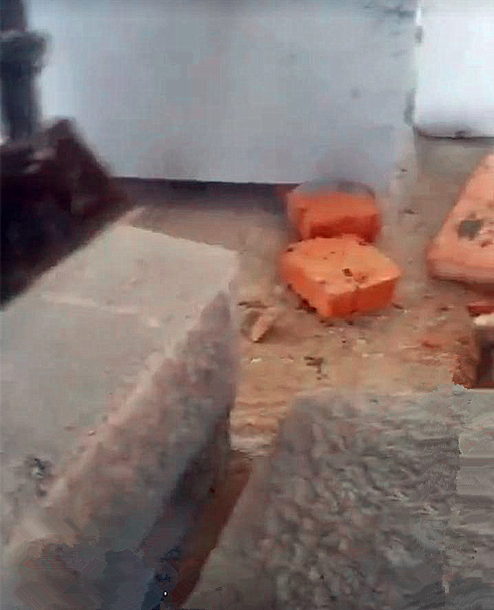 石材專剝離石材后石材橫截面細(xì)節(jié)圖--河北東圣吊索具制造有限公司--小型攪拌機(jī)|石材夾具|液壓堆高車|手動叉車 石材專剝離石材后石材橫截面細(xì)節(jié)圖--河北東圣吊索具制造有限公司--小型攪拌機(jī)|石材夾具|液壓堆高車|手動叉車