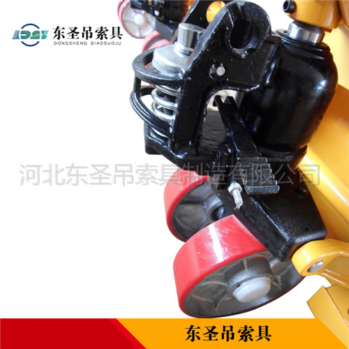 防爆手動叉車產品液壓缸細節展示圖--河北東圣吊索具制造有限公司--小型攪拌機|石材夾具|液壓堆高車|手動叉車 防爆手動叉車產品液壓缸細節展示圖--河北東圣吊索具制造有限公司--小型攪拌機|石材夾具|液壓堆高車|手動叉車