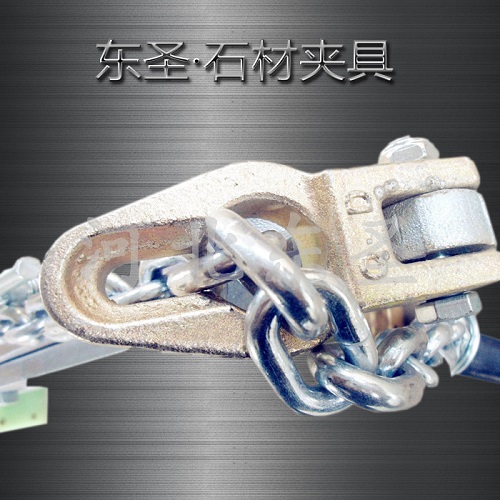鍍鋅處理后吊裝安全夾具鏈條鎖止位置局部展示--河北東圣吊索具制造有限公司--石材夾具|小型攪拌機(jī)|液壓堆高車|手動叉車 鍍鋅處理后吊裝安全夾具鏈條鎖止位置局部展示--河北東圣吊索具制造有限公司--石材夾具|小型攪拌機(jī)|液壓堆高車|手動叉車