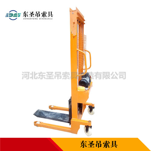 常規尺寸液壓推高叉車,整車高度2.1米堆高車--河北東圣吊索具制造有限公司--液壓堆高車|手動叉車|石材夾具|小型攪拌機 液壓推高叉車--河北東圣吊索具制造有限公司--液壓堆高車|手動叉車|石材夾具|小型攪拌機